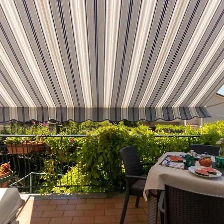 Uphill Bed and Breakfast Múggia